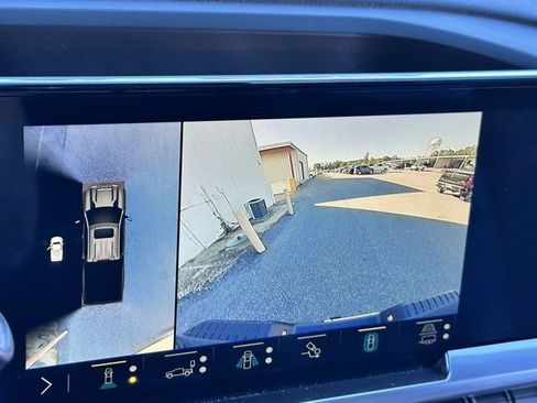 Used 2024 Chevrolet Silverado 2500 LTZ w/ LTZ Convenience Package image 10