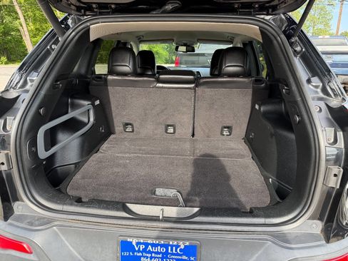 Used 2017 Jeep Cherokee Trailhawk AWD/4WD image 32