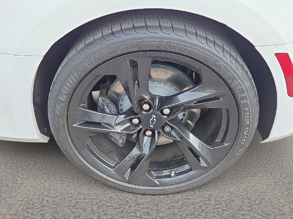 Used 2020 Chevrolet Camaro SS RWD image 8