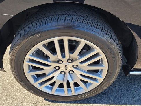 Used 2022 Ford Expedition Platinum image 19