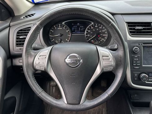 Used 2016 Nissan Altima 2.5 SV w/ Convenience Package FWD image 12