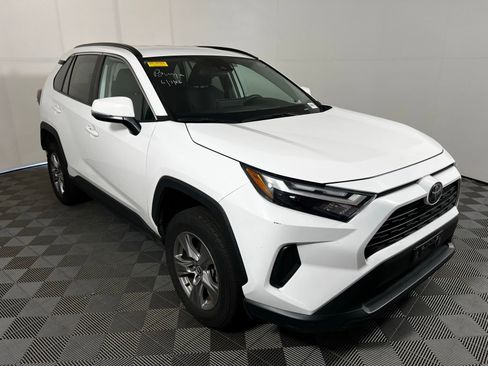 Used 2024 Toyota RAV4 XLE FWD image 3