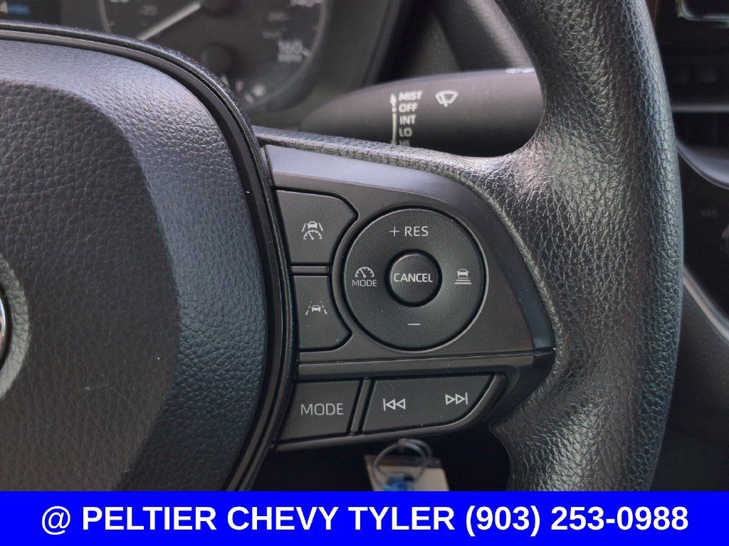 Used 2025 Toyota Corolla LE FWD image 18