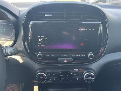 Used 2025 Kia Soul EX FWD image 13