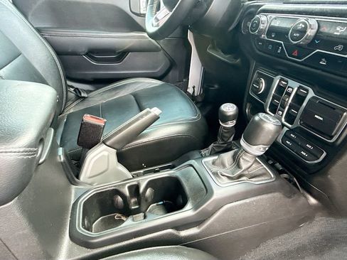 Used 2022 Jeep Wrangler Unlimited Sahara AWD/4WD image 31