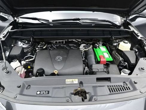 Used 2020 Toyota Highlander XLE FWD image 20