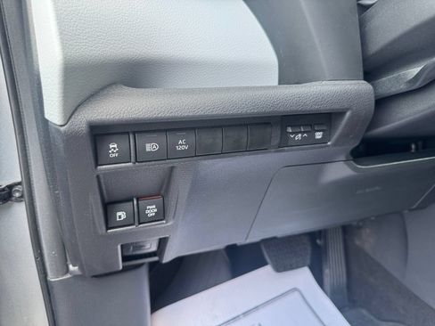 Used 2025 Toyota Sienna XLE AWD/4WD image 29