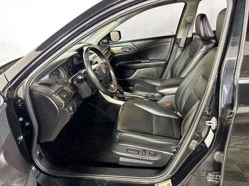 Used 2017 Honda Accord Touring image 11
