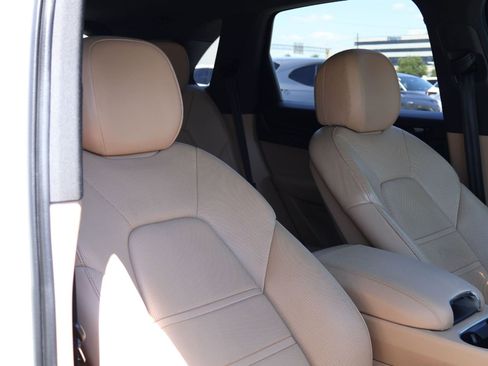 Used 2022 Porsche Cayenne AWD/4WD image 13
