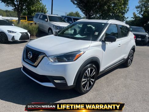 Used 2019 Nissan Kicks SR w/ SR Premium Package FWD image 4