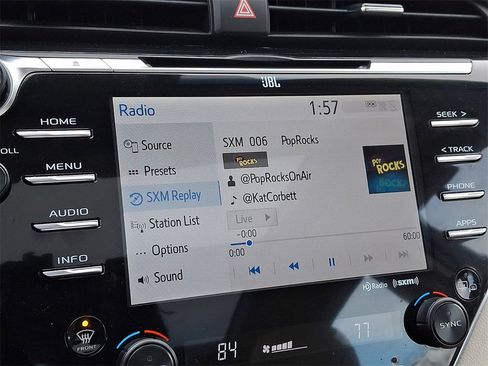 Used 2018 Toyota Camry XLE image 17