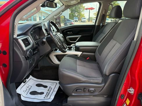 Used 2021 Nissan Titan SV w/ SV Convenience Package image 12