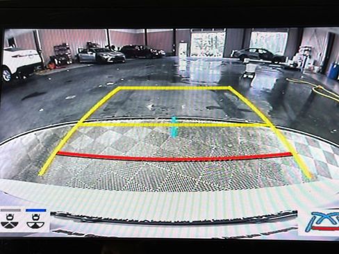 Used 2022 Toyota Camry SE w/ Audio Upgrade Package image 30