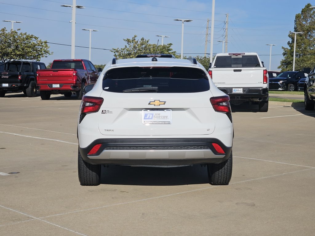 Used 2025 Chevrolet Trax LT w/ LT Convenience Package FWD image 6