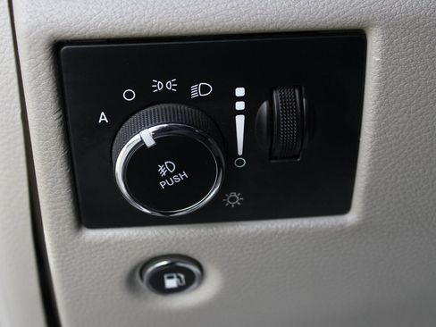 Used 2020 Jeep Grand Cherokee Laredo image 18