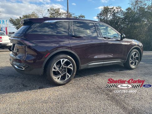 Used 2025 Lincoln Nautilus Premier w/ Equipment Group 102A image 4