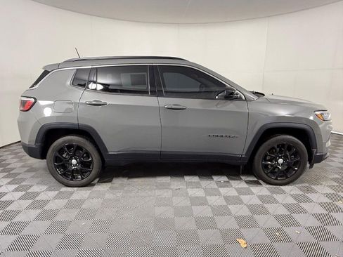 Used 2023 Jeep Compass Latitude image 2
