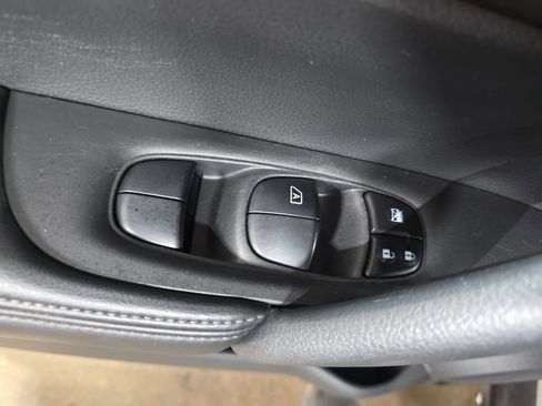 Used 2016 Nissan Rogue S image 26