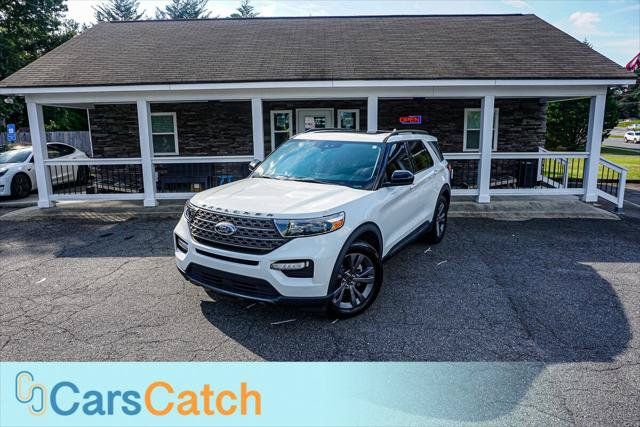 Used 2023 Ford Explorer XLT w/ Equipment Group 202A RWD image 2