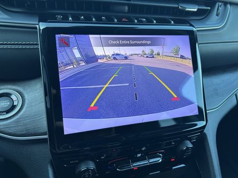 Used 2023 Jeep Grand Cherokee L Limited image 15