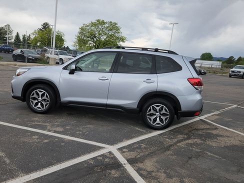 Used 2019 Subaru Forester Premium AWD/4WD image 8
