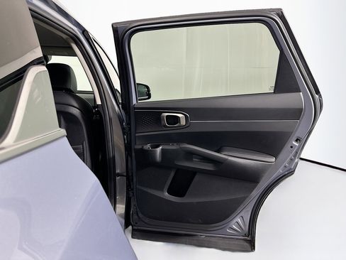 Used 2024 Kia Sorento S image 31