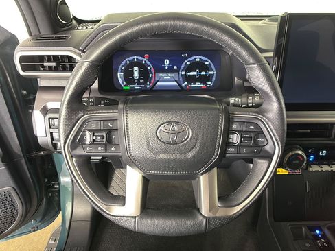 Used 2025 Toyota 4Runner TRD Off-Road Premium AWD/4WD image 29