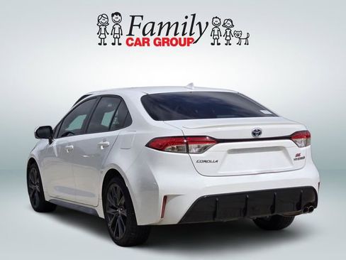 Used 2023 Toyota Corolla SE FWD image 3