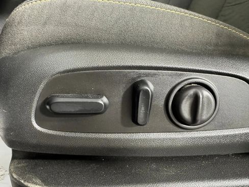 Used 2020 Chevrolet Equinox LT w/ Driver Convenience Package image 34