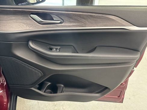 Used 2023 Jeep Grand Cherokee Limited AWD/4WD image 27