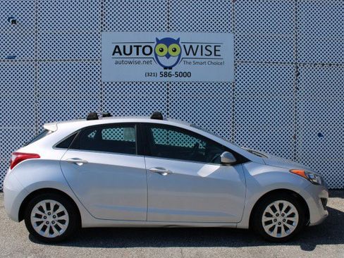 Used 2016 Hyundai Elantra GT FWD image 2