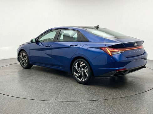 Used 2025 Hyundai Elantra SEL image 6