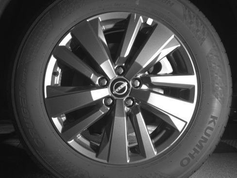 Used 2025 Nissan Pathfinder SV FWD image 14