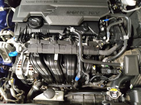 Used 2025 Hyundai Elantra SE FWD image 30