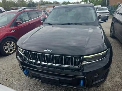 Used 2022 Jeep Grand Cherokee Overland w/ Advanced Protech Group III AWD/4WD image 14