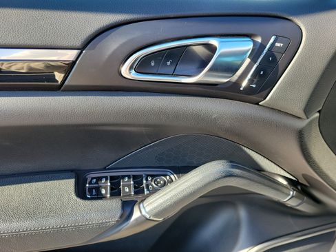 Used 2016 Porsche Cayenne image 18