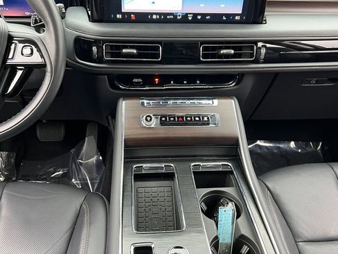 Used 2025 Lincoln Aviator Reserve image 14