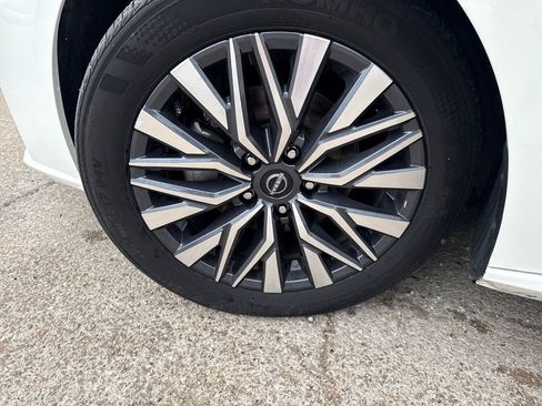 Used 2025 Nissan Altima 2.5 SV FWD image 27