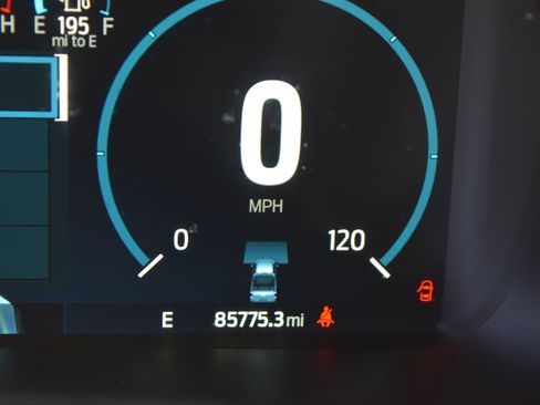 Used 2022 Ford F150 Lariat w/ Equipment Group 502A High image 13