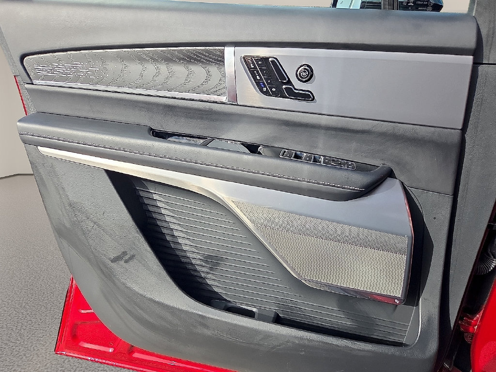 Used 2026 Cadillac Vistiq Platinum w/ LPO, Floor Liner Package AWD/4WD image 20