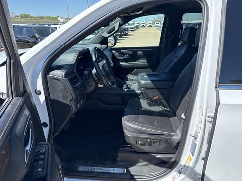 Used 2023 Chevrolet Suburban Premier image 20