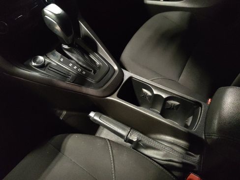 Used 2016 Ford Focus SE w/ SE Sport Package image 26