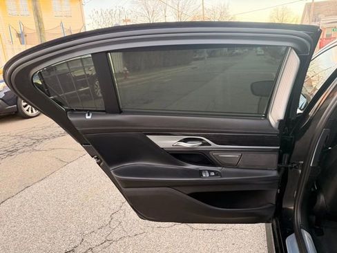 Used 2021 BMW 750i xDrive w/ Executive Package image 25