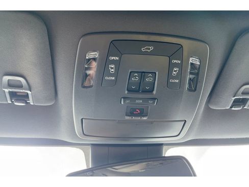 Used 2022 Toyota Sienna XSE image 25