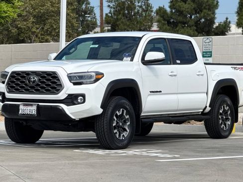 Used 2023 Toyota Tacoma TRD Off-Road w/ Black Out Package (TMS) AWD/4WD image 10