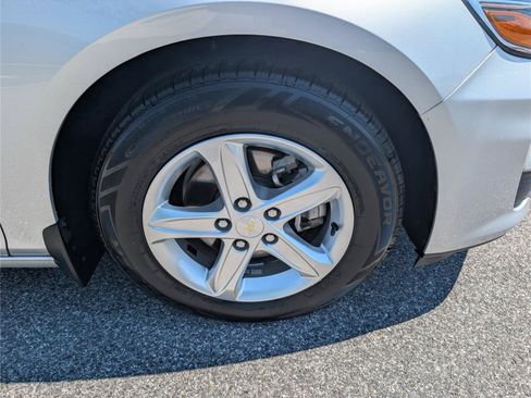 Used 2020 Chevrolet Malibu LS FWD image 9