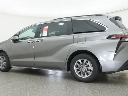 New 2026 Toyota Sienna XLE FWD image 17