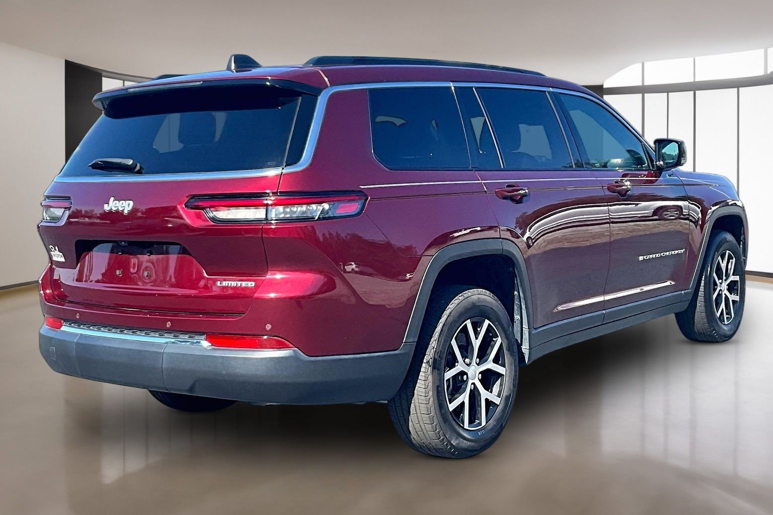 Used 2024 Jeep Grand Cherokee L Limited RWD image 7