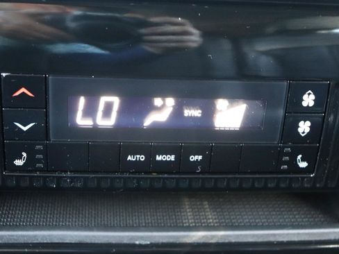 Used 2025 Jeep Wagoneer Series II w/ 8-Passenger Seating Package AWD/4WD image 23