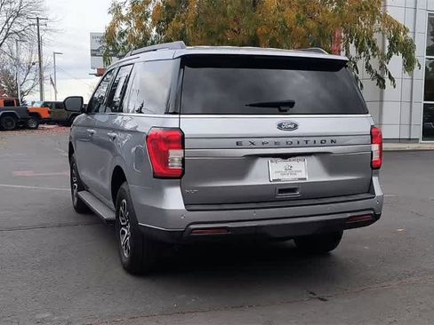Used 2024 Ford Expedition XLT image 7